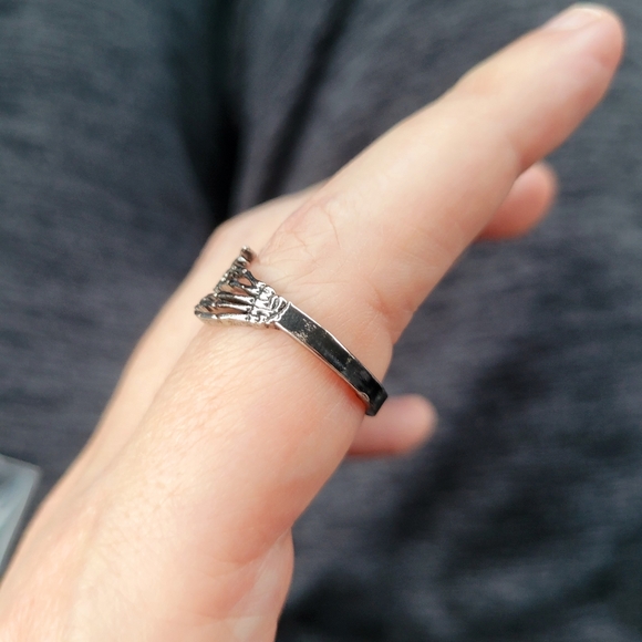 Skeleton Hands Spooky Halloween Silver Ring Size 10 - Picture 6 of 11